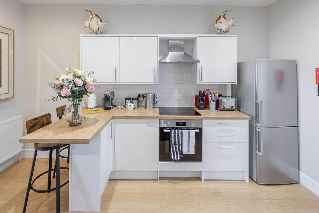 Carmel Apartments Φάλκιρκ Δωμάτιο φωτογραφία